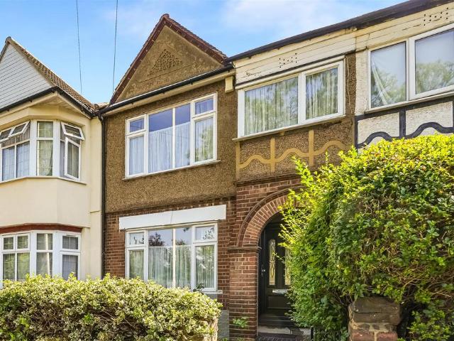 House for sale in Seven Kings, Greater London