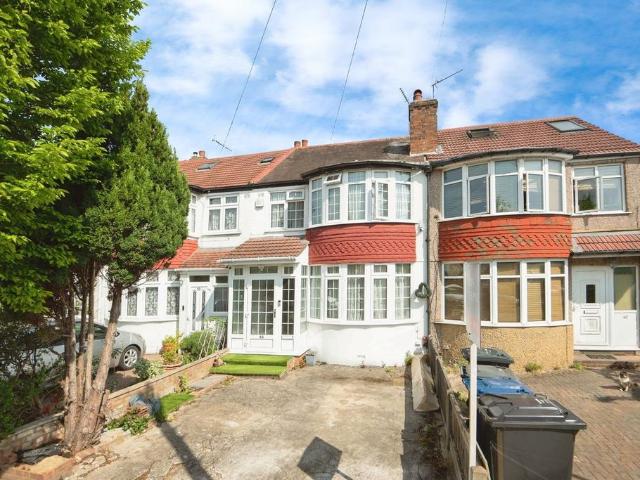 House for sale in London Borough of Ealing, Perivale