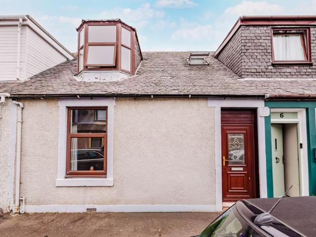 House for sale in Darvel, Scotland