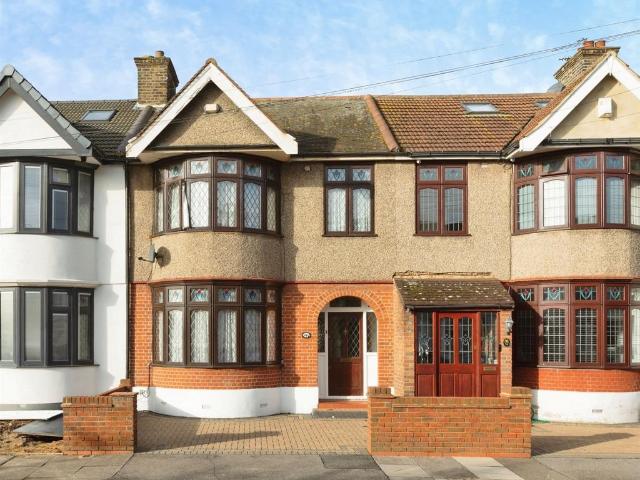 House for sale in Seven Kings, Greater London