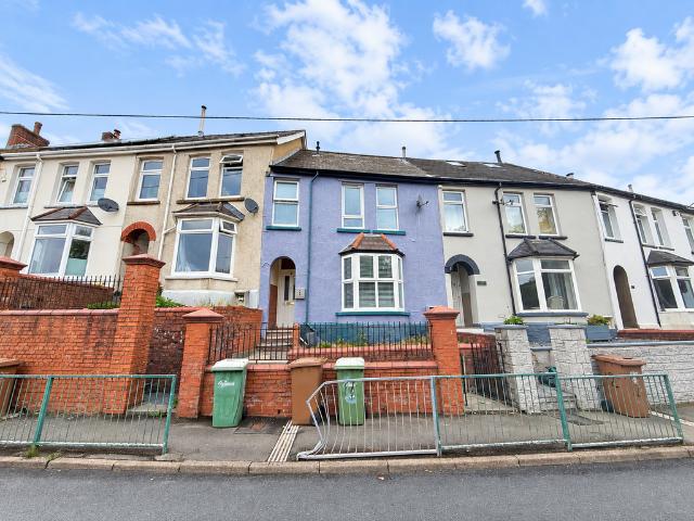 House for sale in Groes-Faen, Deri