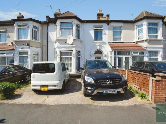 House for sale in Seven Kings, Greater London