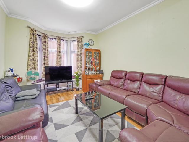 House for sale in Newbury Park, Greater London