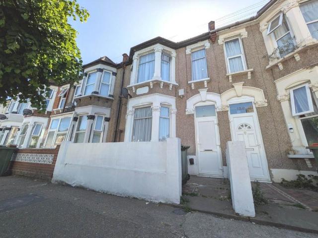 House for sale in Little Ilford, Greater London