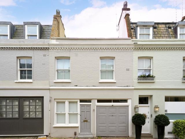 House for sale in Earl's Court, Greater London