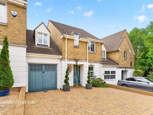 House for sale in Friern Barnet, Greater London
