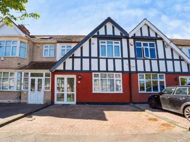 House for sale in Gants Hill, Greater London