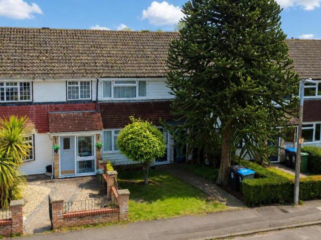 House for sale in Grovehill, Pouchen End