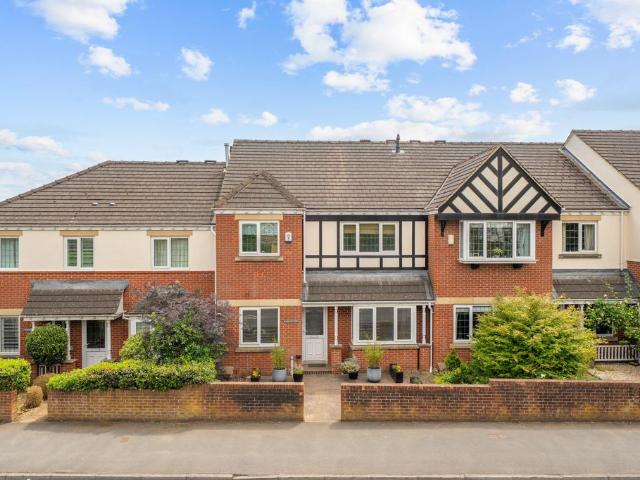 House for sale in Collingham, West Yorkshire