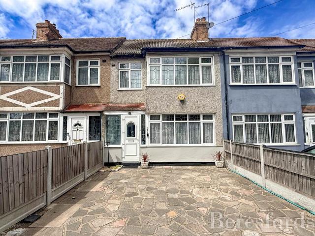 House for sale in Elm Park, Greater London