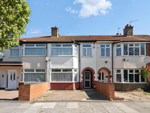 House for sale in London Borough of Ealing, Greenford