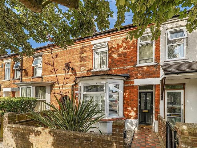 House for sale in Queens Park, Bedford