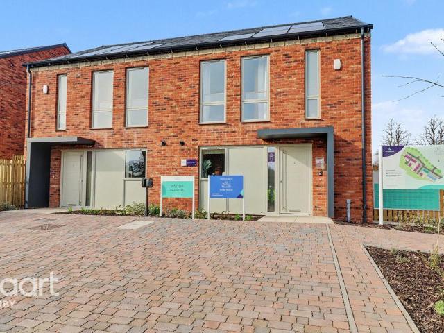 House for sale in Froggatt, East Midlands