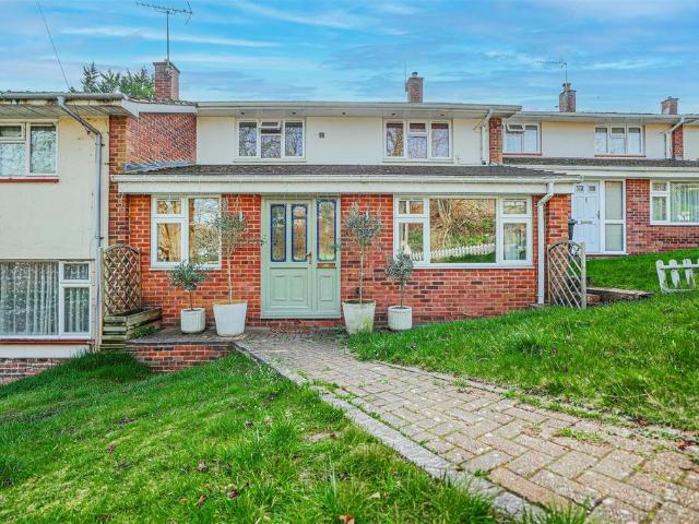 House for sale in Bennetts End, Pouchen End