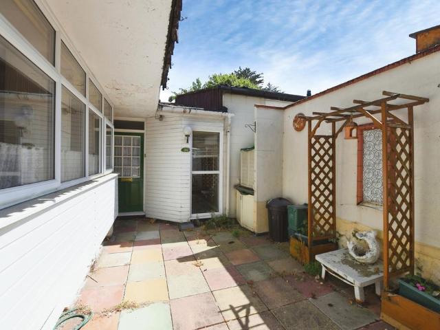 House for sale in Laindon, Essex