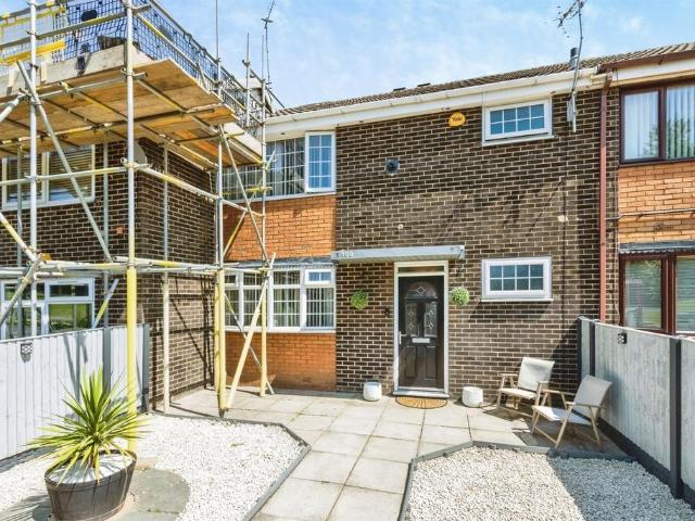 House for sale in Whinmoor, West Yorkshire
