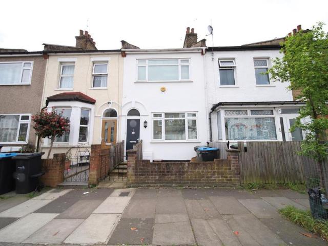 House for sale in Ponders End, Greater London