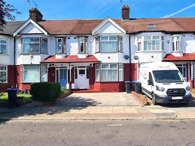 House for sale in Bowes, Greater London