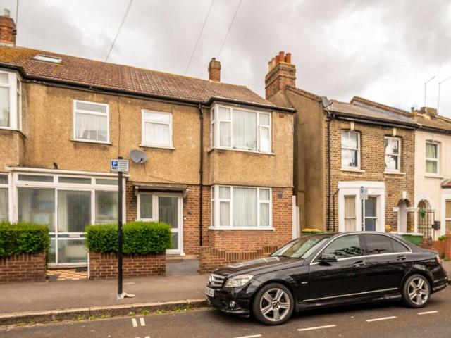 House for sale in Maryland, Greater London
