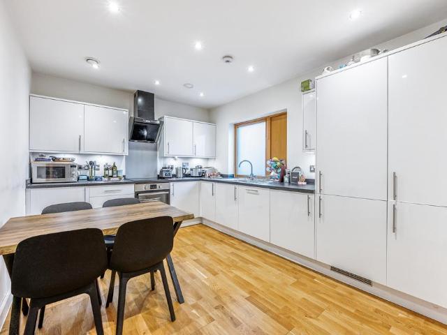 House for sale in London Borough of Ealing, Perivale
