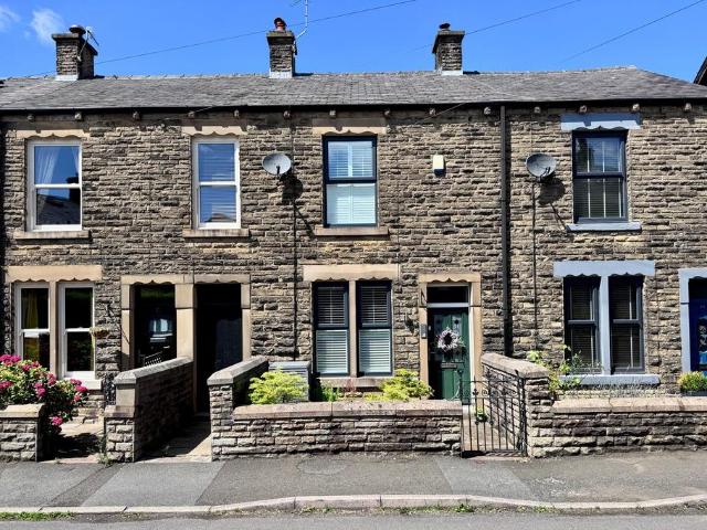 House for sale in Whitfield, Charlesworth
