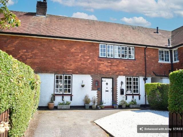 House for sale in Pachesham Park, Surrey