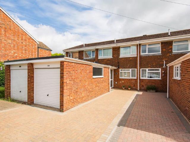 House for sale in Southborough, Sandown Park