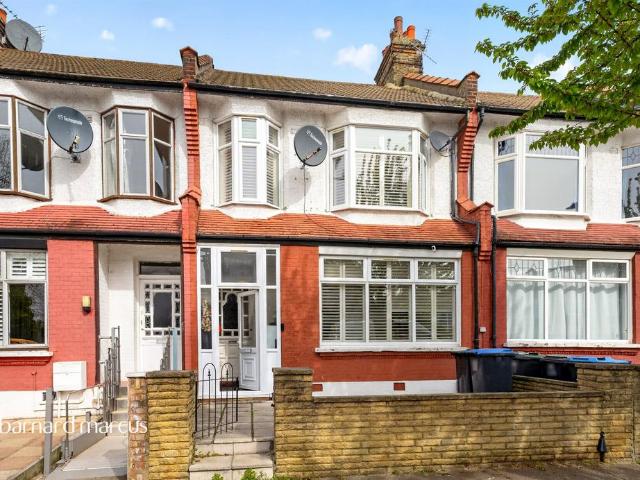 House for sale in Bowes, Greater London