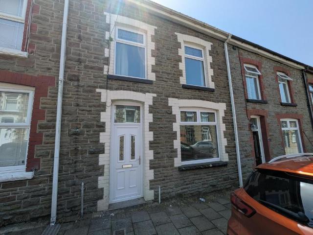 House for sale in Tonyrefail, Coedely