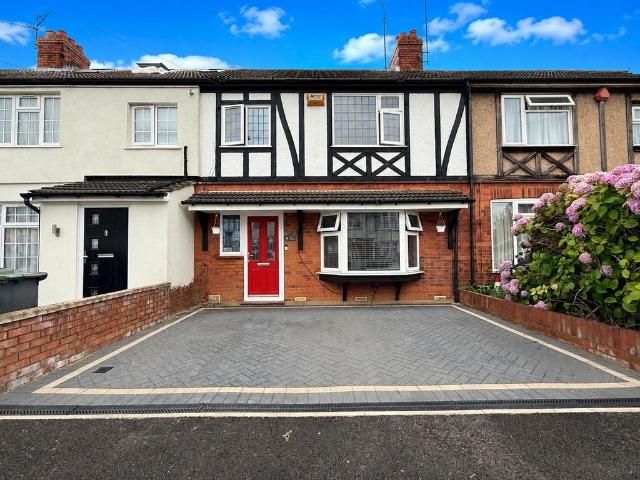 House for sale in Spring Park, Luton