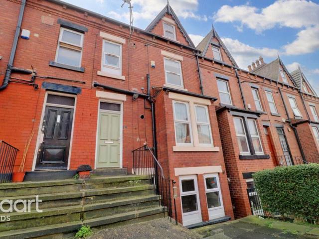 House for sale in Hyde Park, West Yorkshire