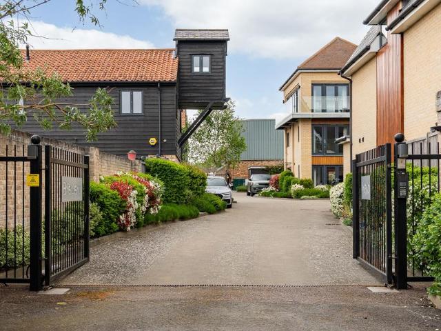 House for sale in Kings Hill, Colliers End