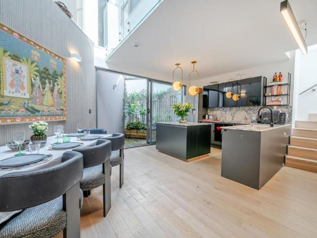 House for sale in Sands End, Greater London