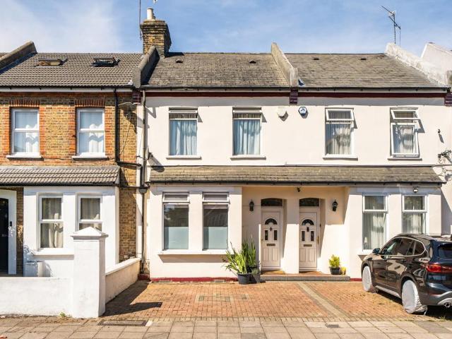 House for sale in London Borough of Ealing, Hanwell
