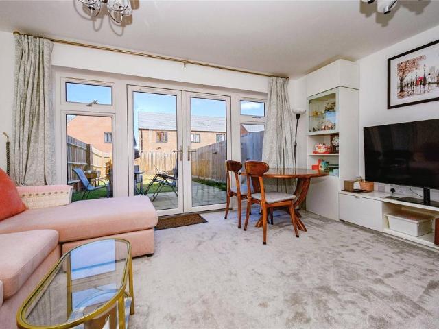 House for sale in Houghton Regis, Bedfordshire