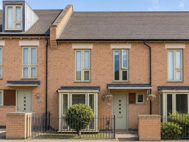 House for sale in Upton