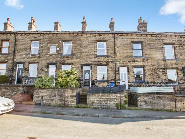 House for sale in Willowfield, Sowerby Bridge