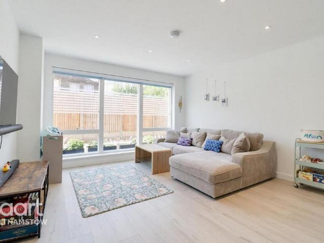House for sale in Upper Walthamstow, Greater London