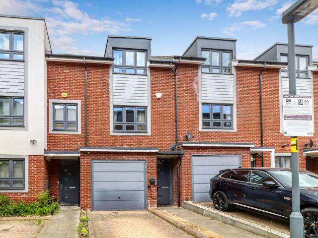 House for sale in Holywell Estate, North Watford