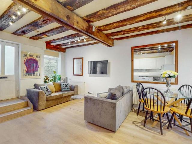 House for sale in Kilburn, Greater London