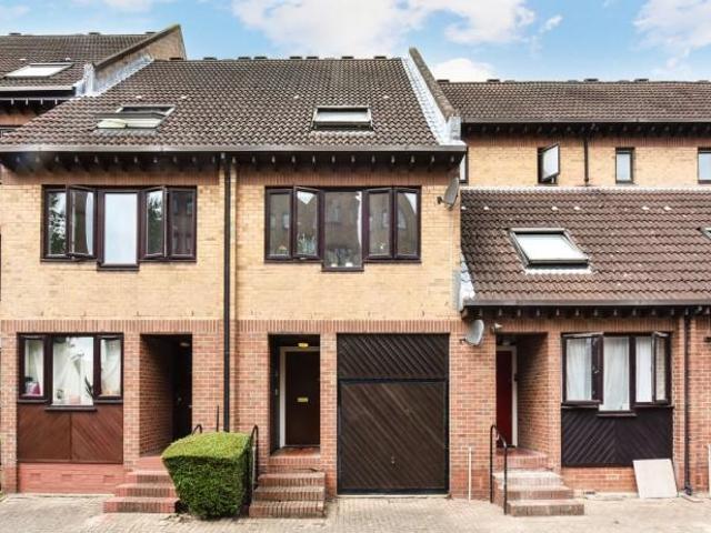 House for sale in London Yard, Isle Of Dogs