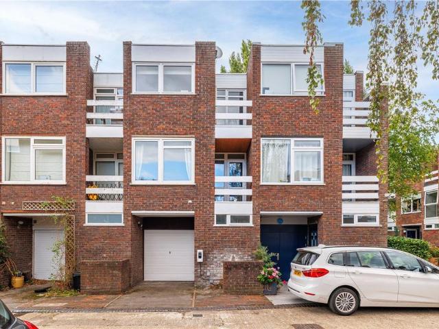 House for sale in Southfields, Greater London