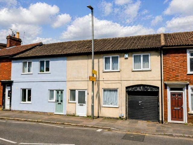 House for sale in Leighton-Linslade, Leighton Buzzard