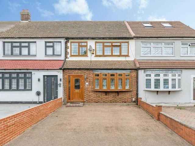 House for sale in South Hornchurch, Greater London
