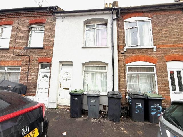 House for sale in Spring Park, Luton