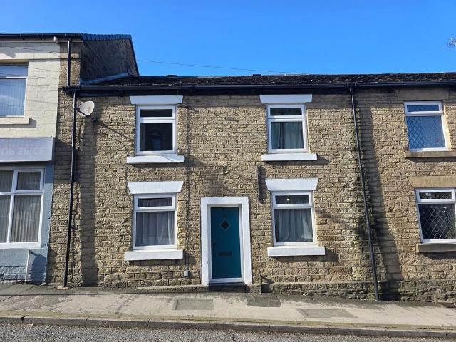 House for sale in Whitfield, Charlesworth