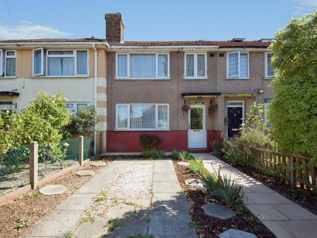 House for sale in Elm Park, Greater London