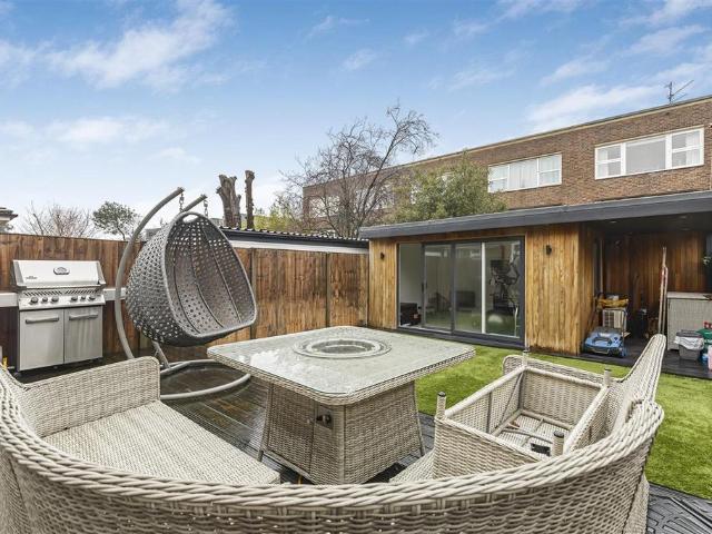 House for sale in Roehampton, Greater London