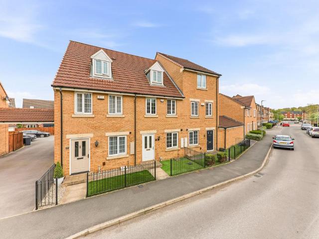 House for sale in Farnley, West Yorkshire