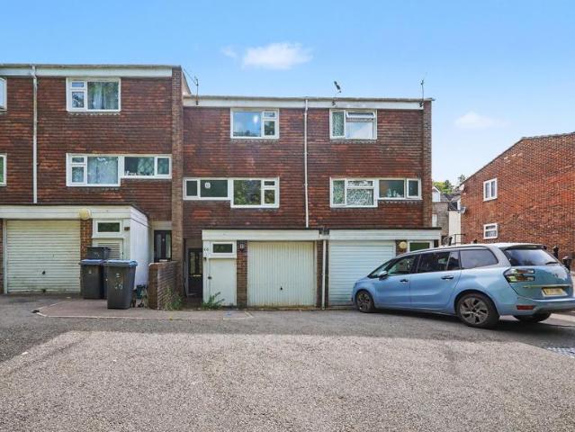 House for sale in River, Ash